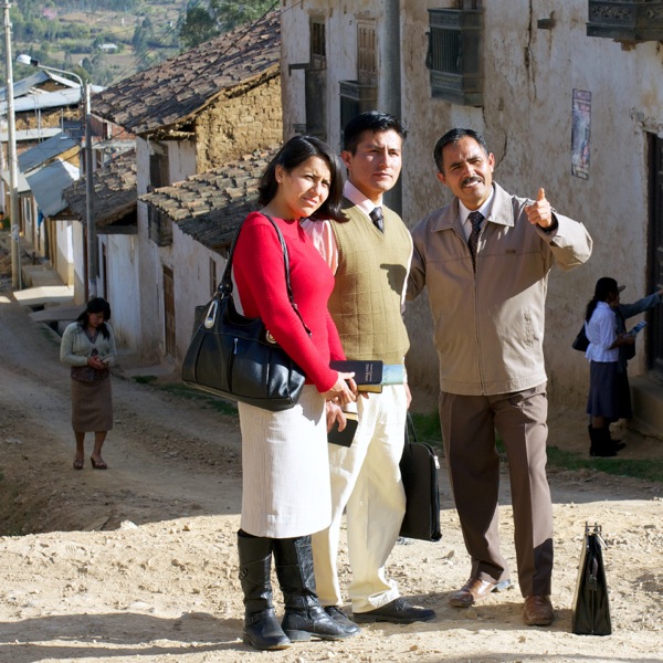 Dëshmitarë të Jehovait në predikim