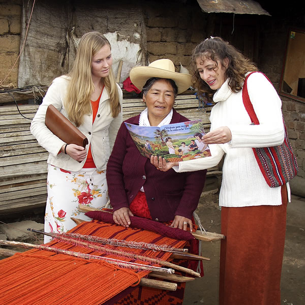 Dy beqare Dëshmitare të Jehovait në predikim