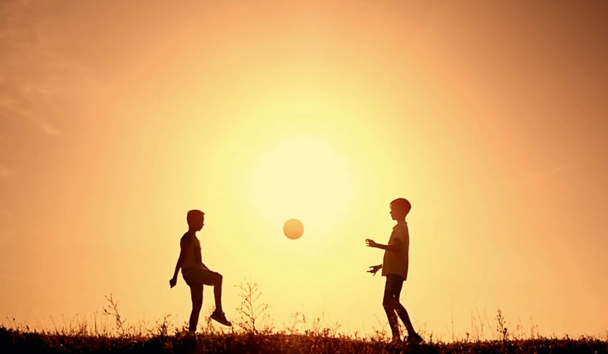 Litšoantšo: Leruarua le lelinyane la lona, lipalesa le nonyana ea hummingbird.