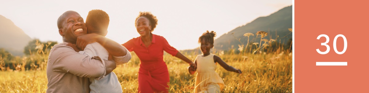 30వ పాఠం. చనిపోయి తిరిగి బ్రతికిన పిల్లాడిని వాళ్ల కుటుంబం సంతోషంగా కలుసుకుంటోంది.