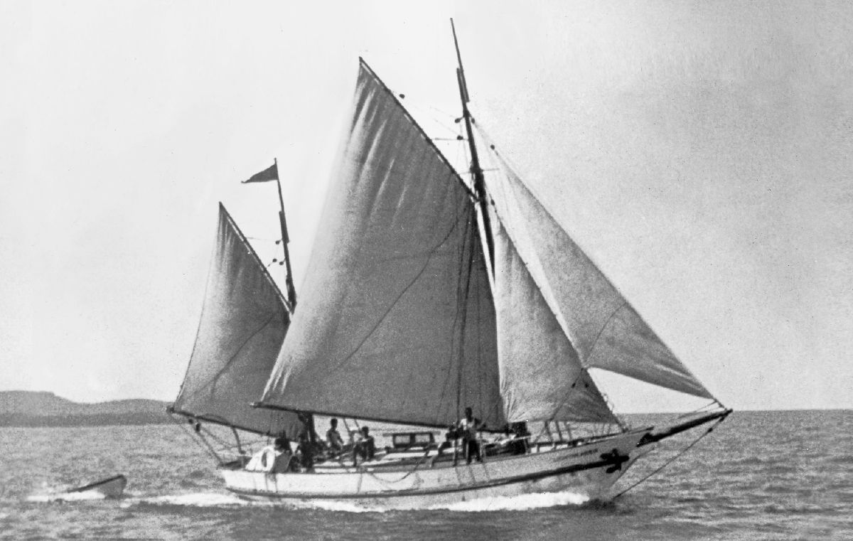 เรือ​ไลต์แบเรอร์​เมื่อ​กาง​ใบ​เต็ม​ที่