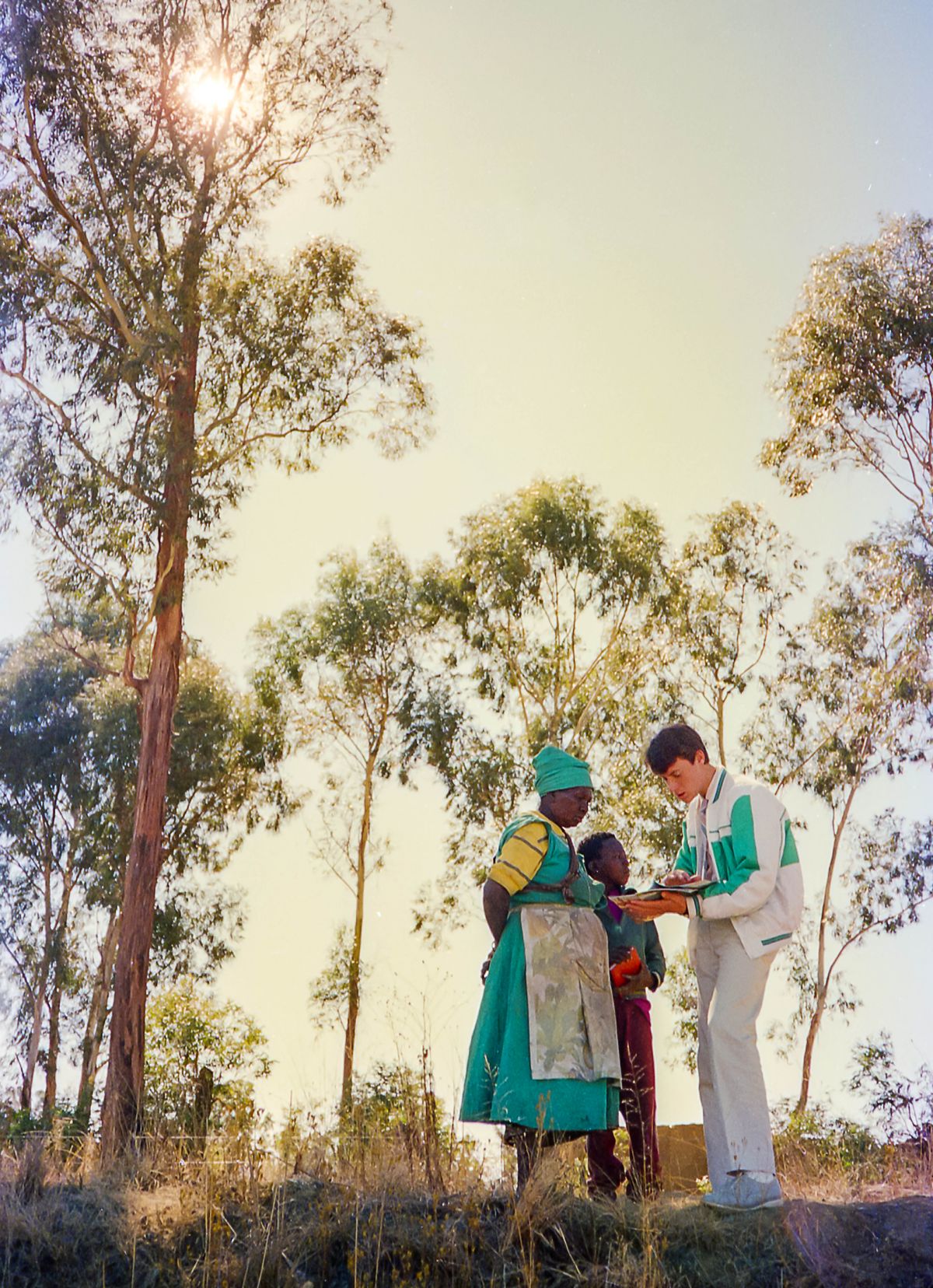 พี่​น้อง​ชาย​ผิว​ขาว​ประกาศ​ใน​เขต​ชนบท​ให้​กับ​ผู้​หญิง​ผิว​ดำ​และ​ลูก​ชาย​ของ​เธอ