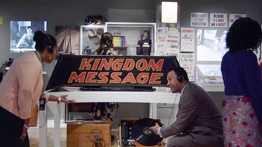 ห้อง​แสดง​ภาพ​ใน​พิพิธภัณฑ์​แห่ง​หนึ่ง​ที่​แสดง​วิธี​การ​ประกาศ​ที่​ใช้​ใน​ปี 1930 และ 1940