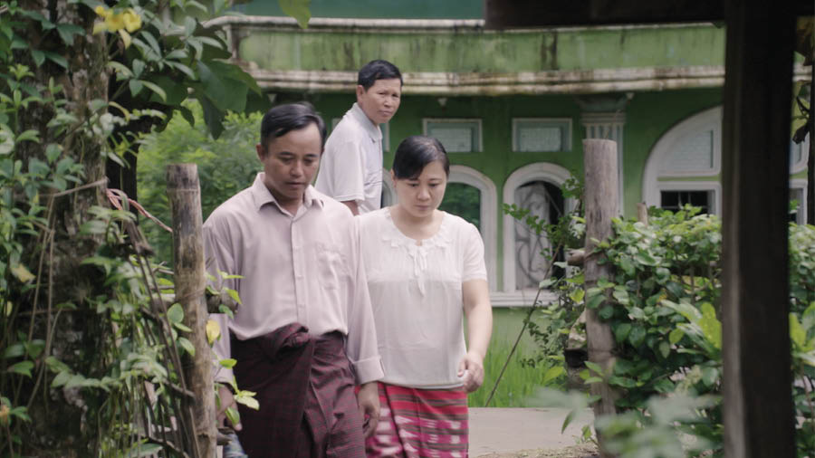 Tiragalo go tswa mo bidiong ya ‘Rata ba Bangwe mo Phuthegong—Batlholagadi le Bana Ba ba Se Nang Borre.’ Moagelani o lebile banyalani ba Basupi ba etela Kgaitsadi Myint le bana ba gagwe.