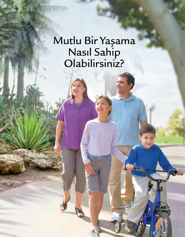 Dışarıda gezen mutlu bir aile