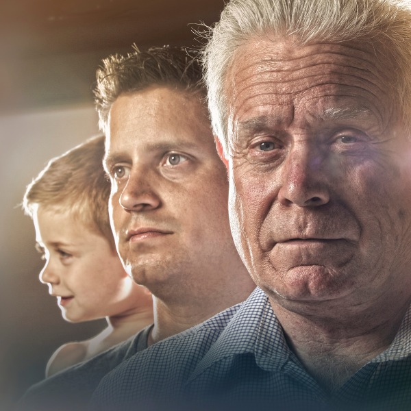 จาก​เด็ก​เติบโต​ขึ้น​เป็น​ผู้​ใหญ่​และ​เข้า​สู่​วัย​ชรา