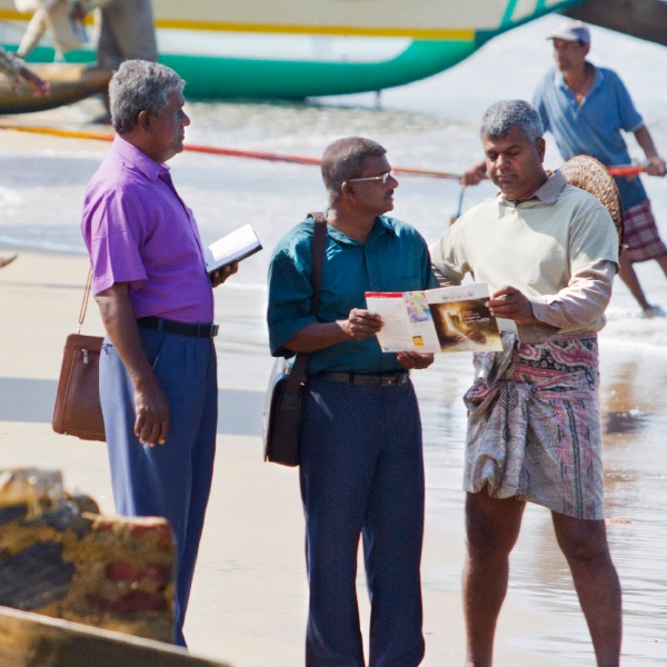 หน้าปกหอสังเกตการณ์ฉบับศึกษา 15 กันยายน 2014
