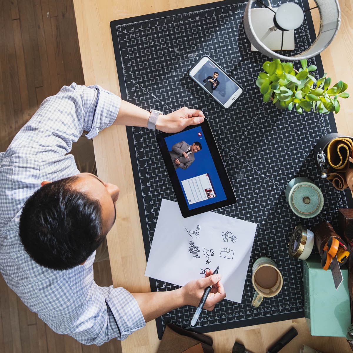 พี่​น้อง​ชาย​ค้นคว้า​คัมภีร์​ไบเบิล หนังสือ​และ​สื่อ​ต่าง ๆ ของ​คริสเตียน