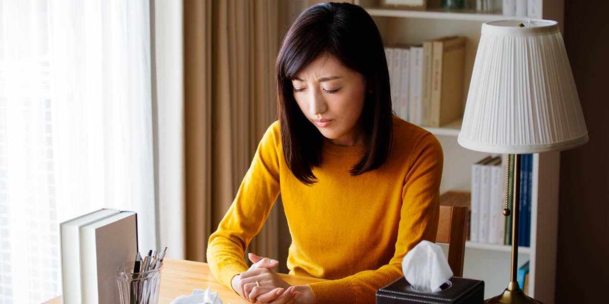 Бер хатын дога кылып утыра