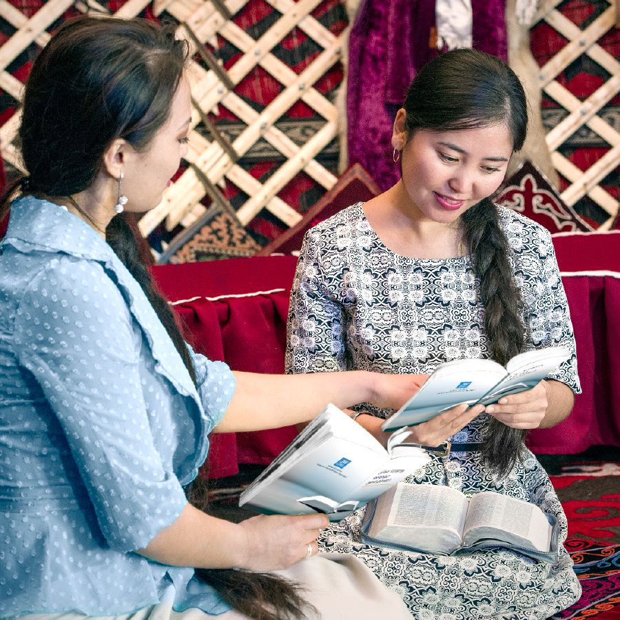 Yehowa Dansefo bi ne ɔbaa bi resua ade wɔ Kyrgyzstan