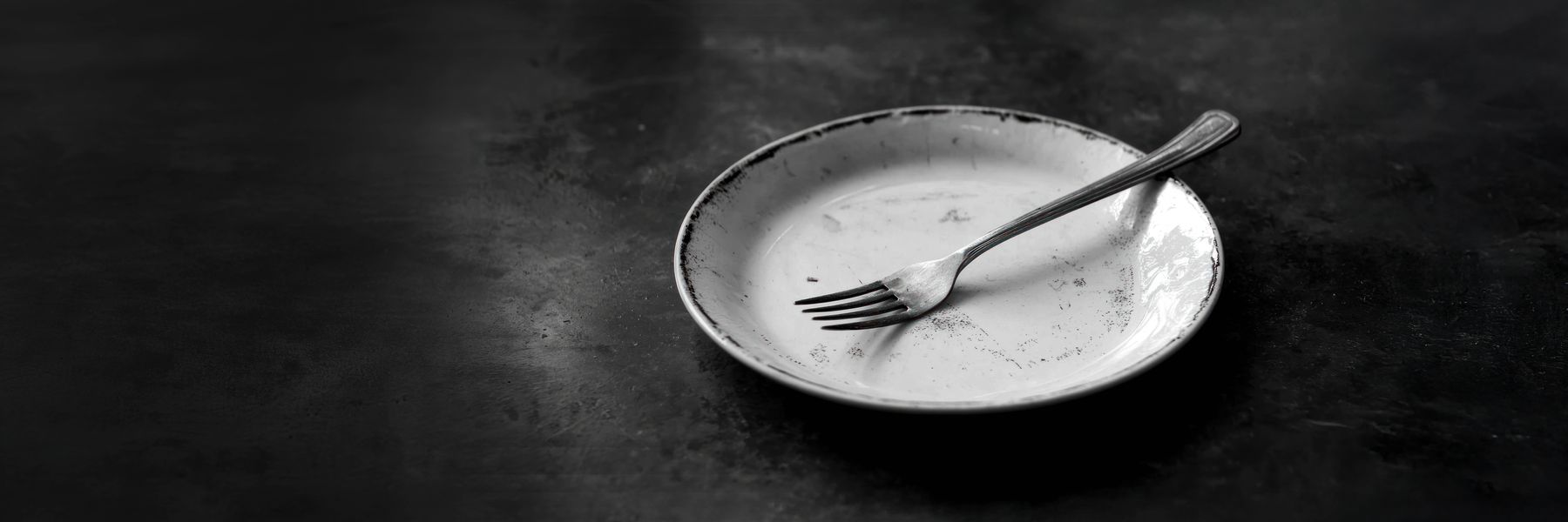 Adwumam mpanyimfo mmienu a wɔadrɔdrɔ wɔn; wɔrekyia wɔn nsam, na baako de sika rehyɛ baako nsam.