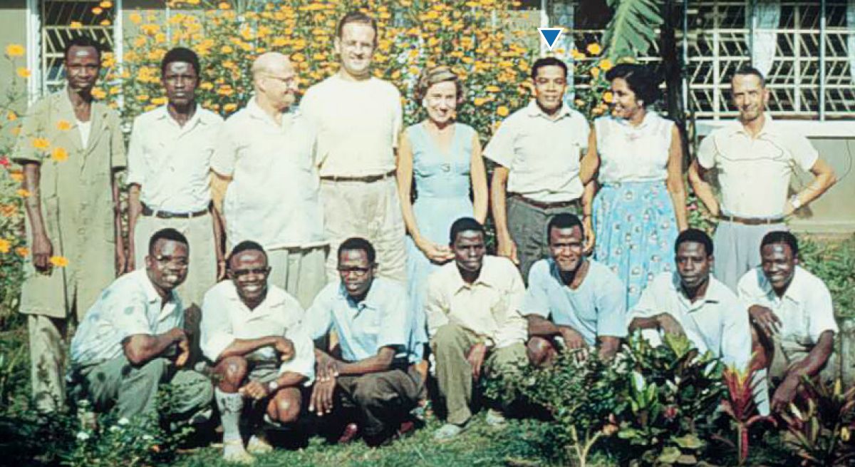 Вудворт і Оріс Мілз з родиною Бетелю в Лагосі (Нігерія), 1957 рік