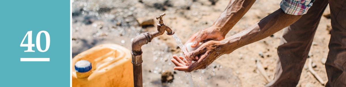 سبق نمبر 40.‏ ایک آدمی صابن اور پانی سے ہاتھ دھو رہا ہے۔‏