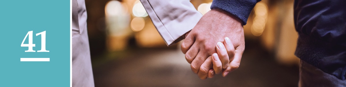 سبق نمبر 41.‏ ایک آدمی اور عورت نے ایک دوسرے کا ہاتھ پکڑا ہوا ہے۔‏