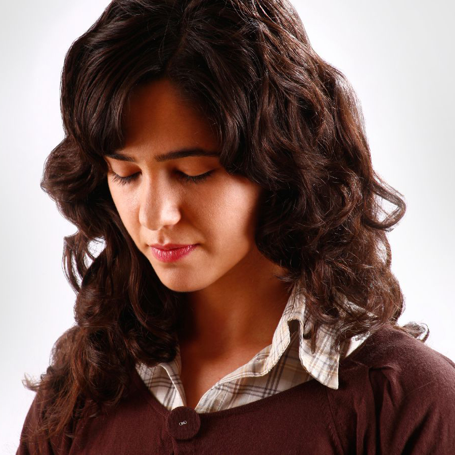 ایک عورت دُعا کر رہی ہے۔‏