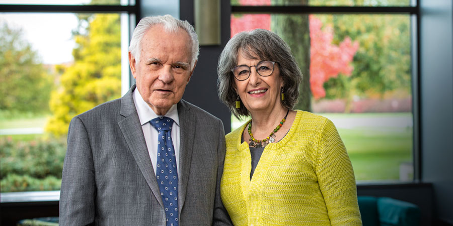 جان اور لورا کی‌کوٹ