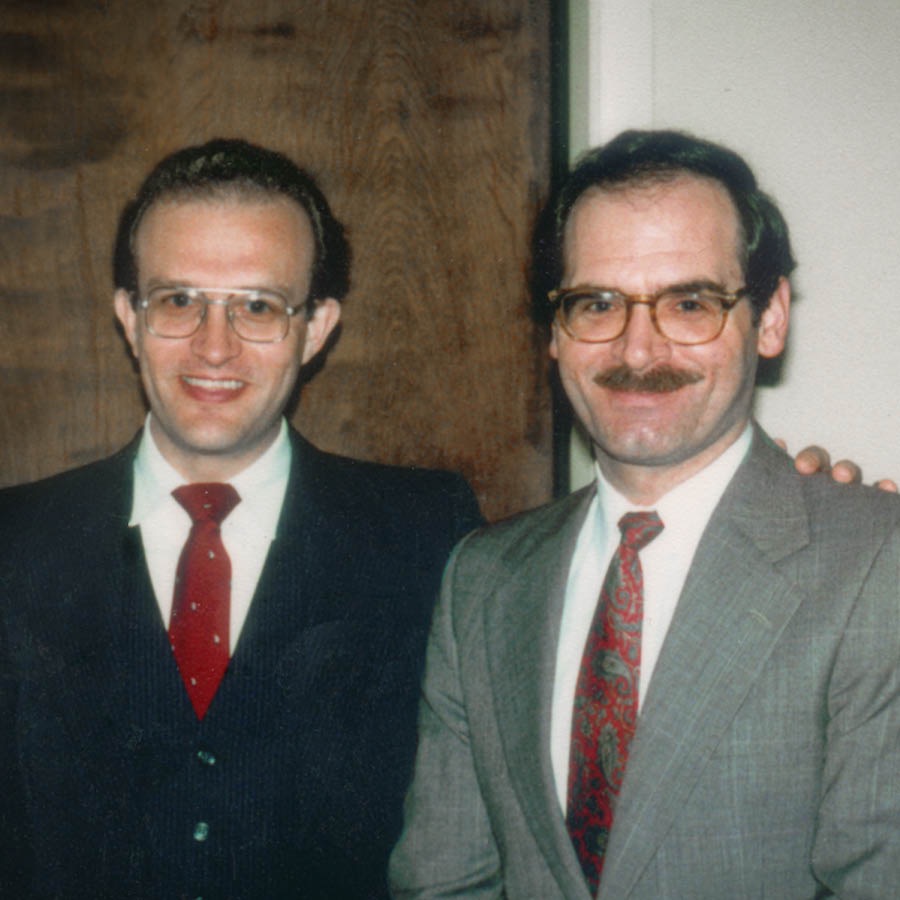 Anh Don Ridley và anh Philip Brumley.