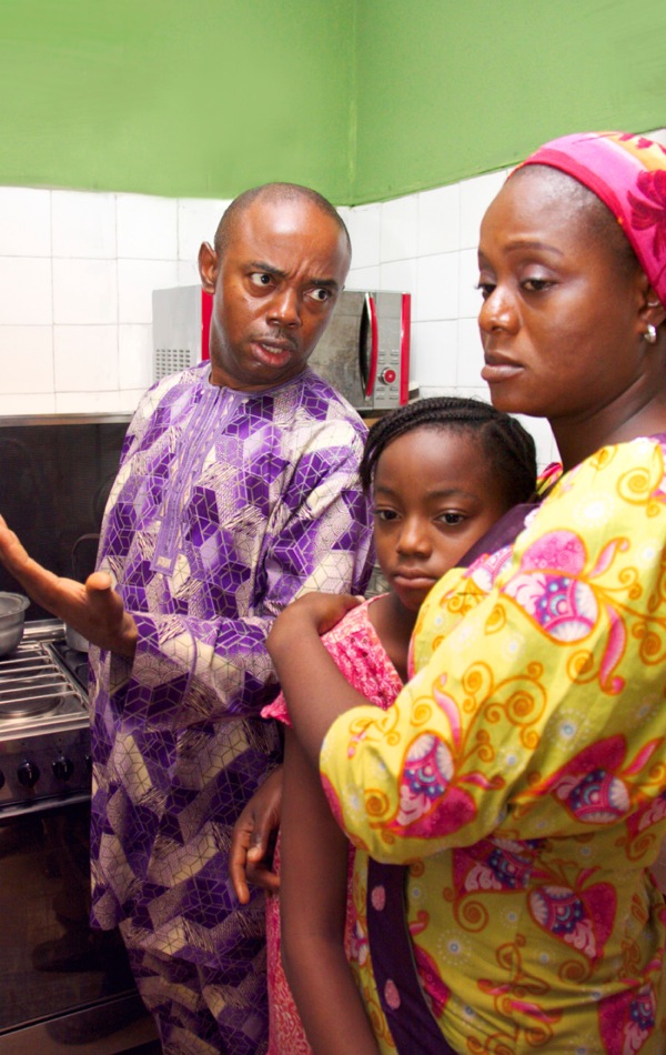 Ọkọ kan tí inú ń bí kanra mọ́ ìyàwó rẹ̀, èyí sì dun ọmọbìnrin rẹ̀