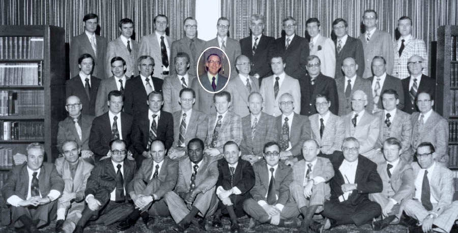 Léonce Crépeault àtàwọn alábòójútó àyíká míì ní ìpàdé kan tí wọ́n ṣe lọ́dún 1977 nílùú Toronto, Canada.