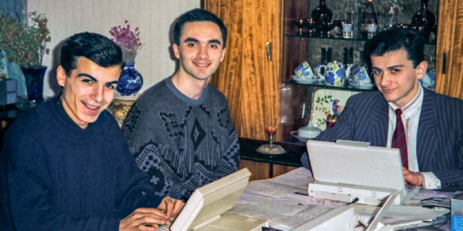 ULeri Mirzashvili, uPaata Morbedadze noLevani Kopaliani basebenza ehhovisi lokuhumusha eTbilisi ngo-1993